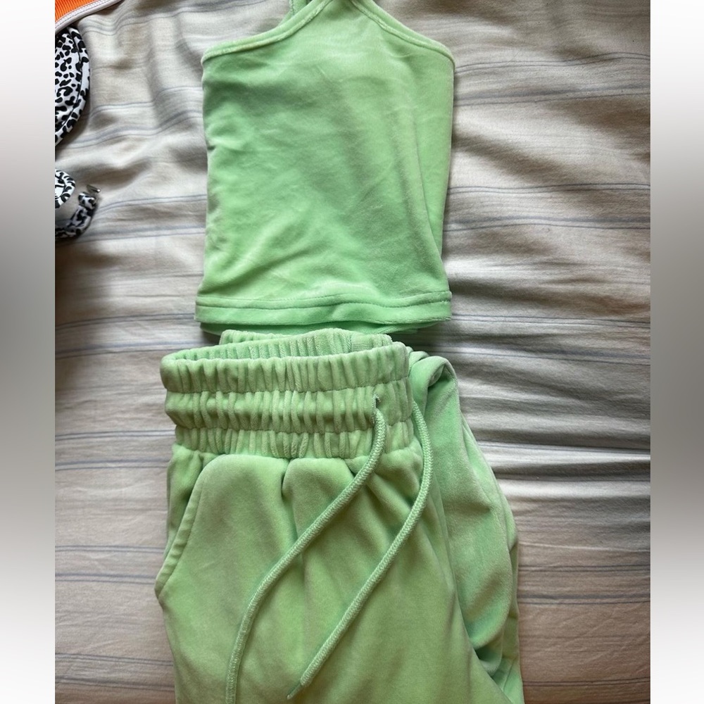 Green matching set